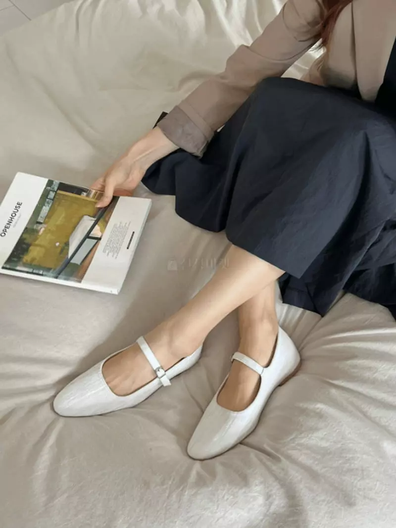 Golden Shoe - Korean Women Fashion - #restrostyle - ka53 Flats