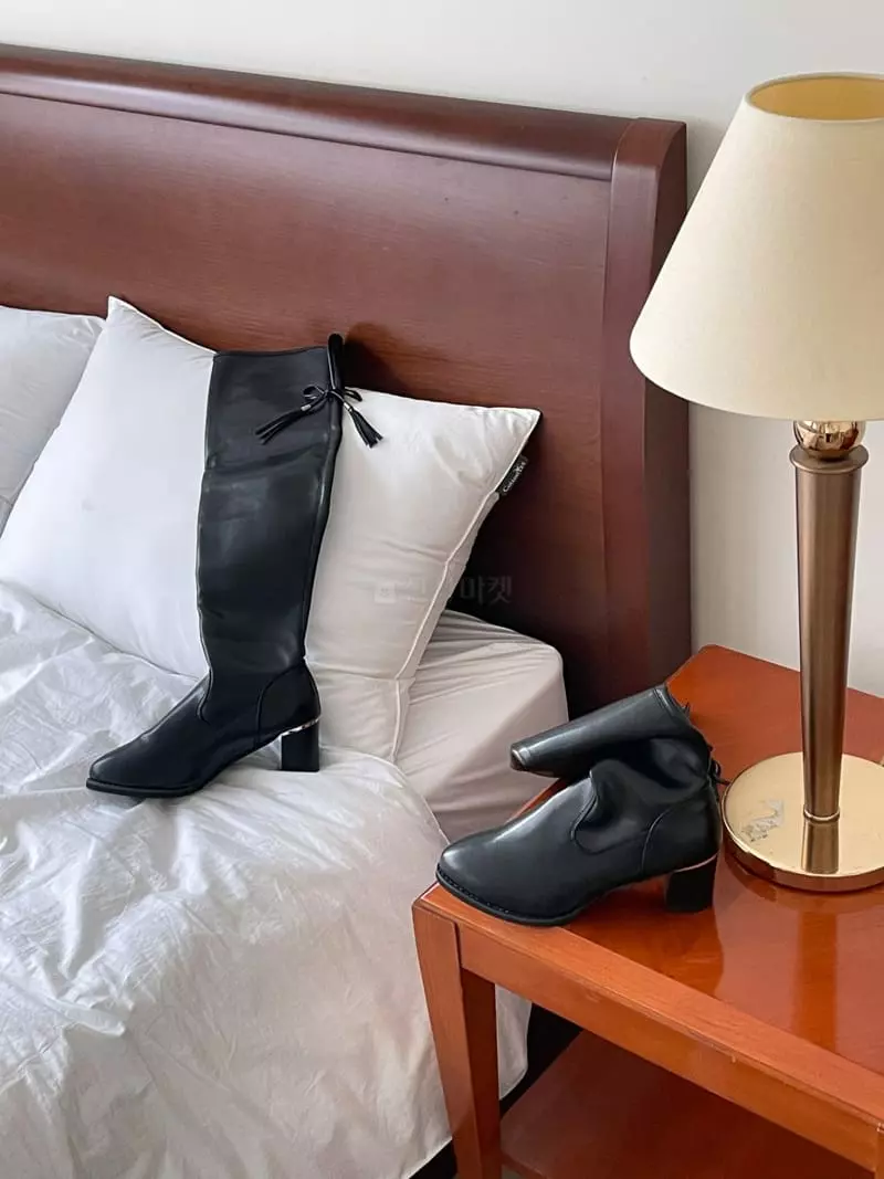 Golden Shoe - Korean Women Fashion - #restrostyle - hu688 Long Boots - 9