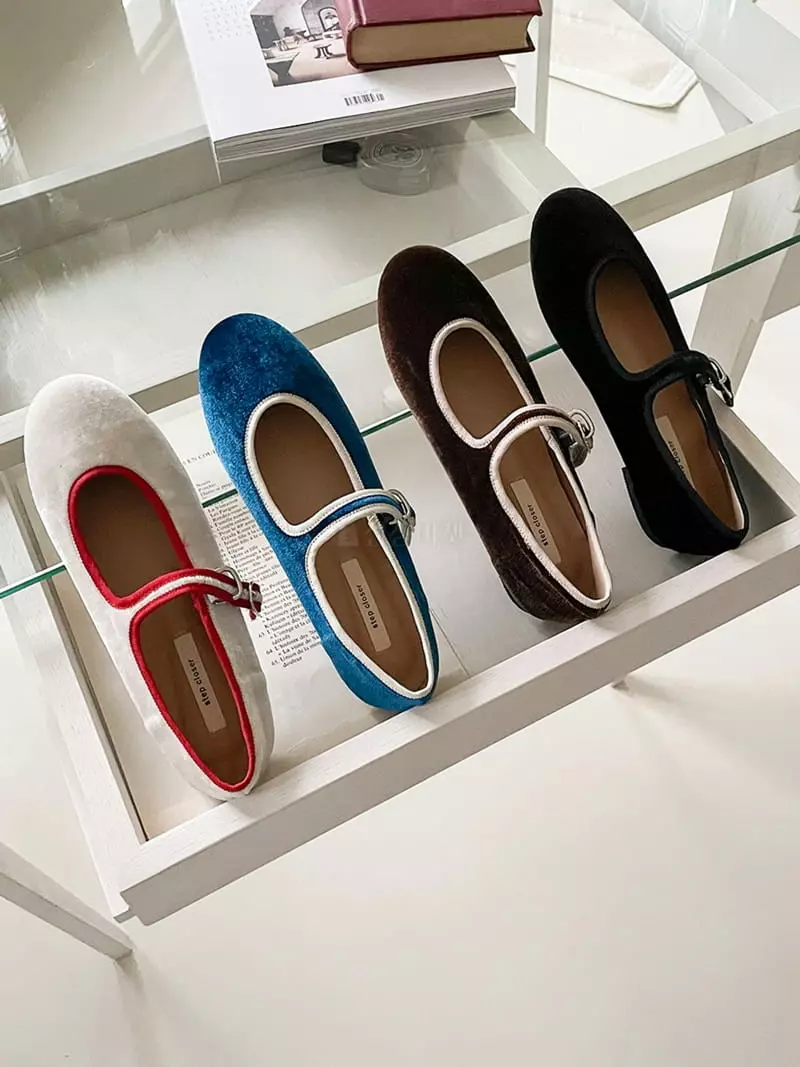 Golden Shoe - Korean Women Fashion - #romanticstyle - st2312 Flats