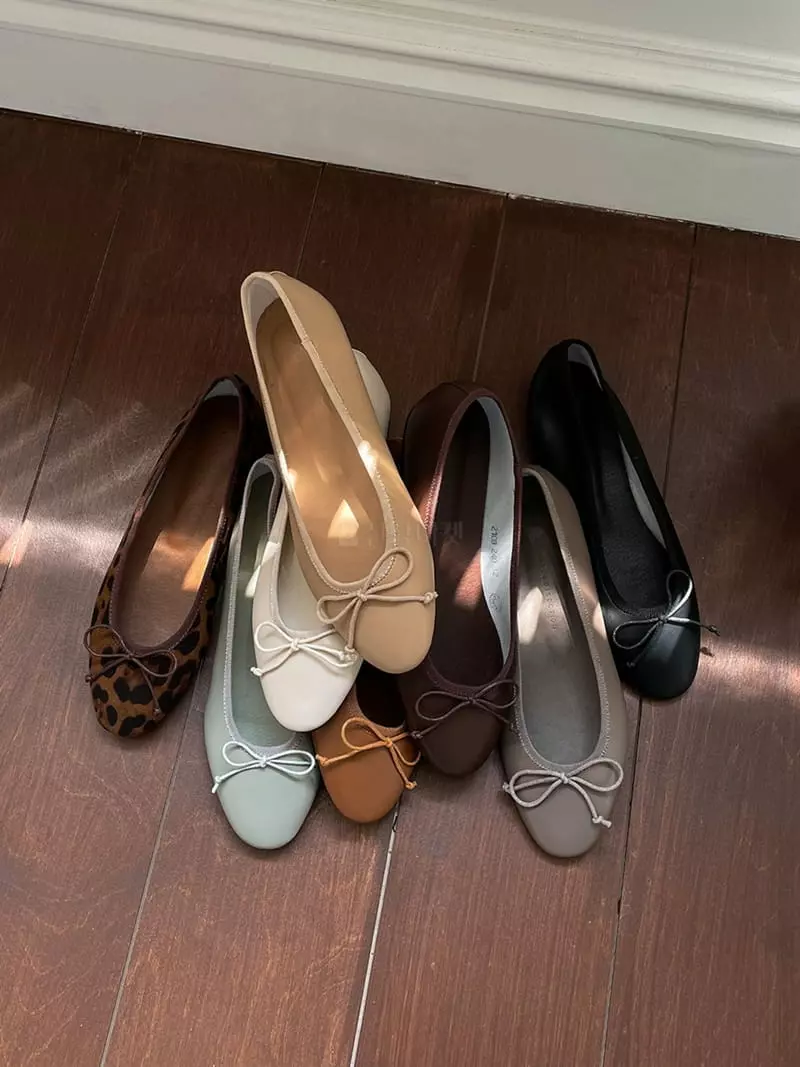 Golden Shoe - Korean Women Fashion - #thatsdarling - st2108 Flats