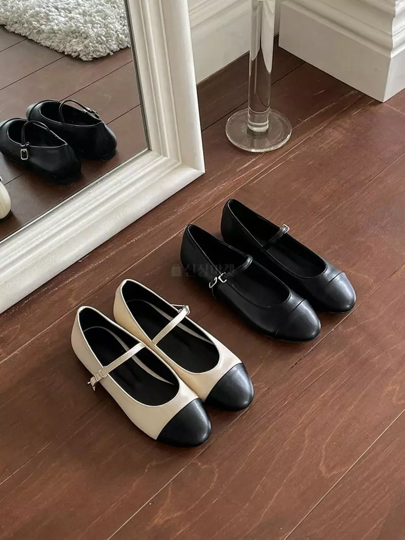 Golden Shoe - Korean Women Fashion - #thatsdarling - st2114 Flats - 2