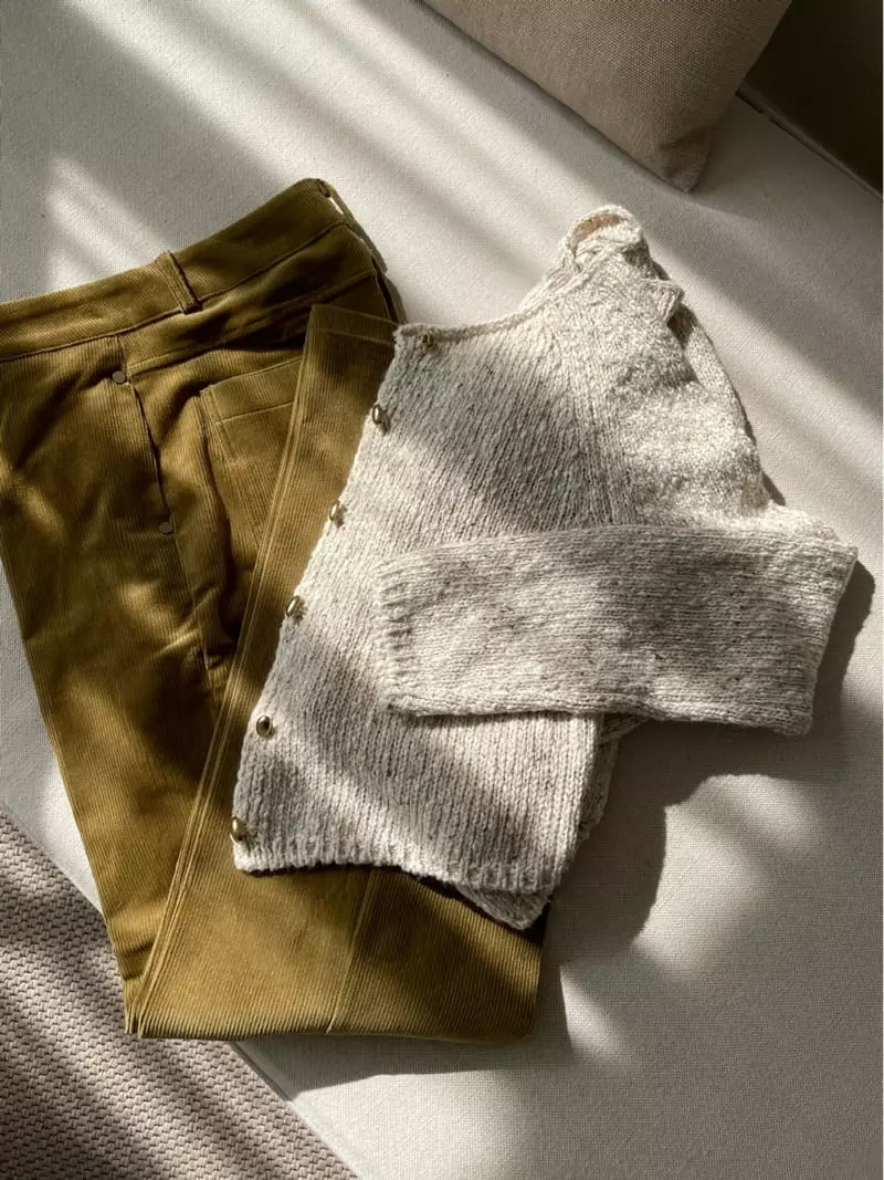 Hoper - Korean Women Fashion - #womensfashion - Crop Knit Cardigan - 3