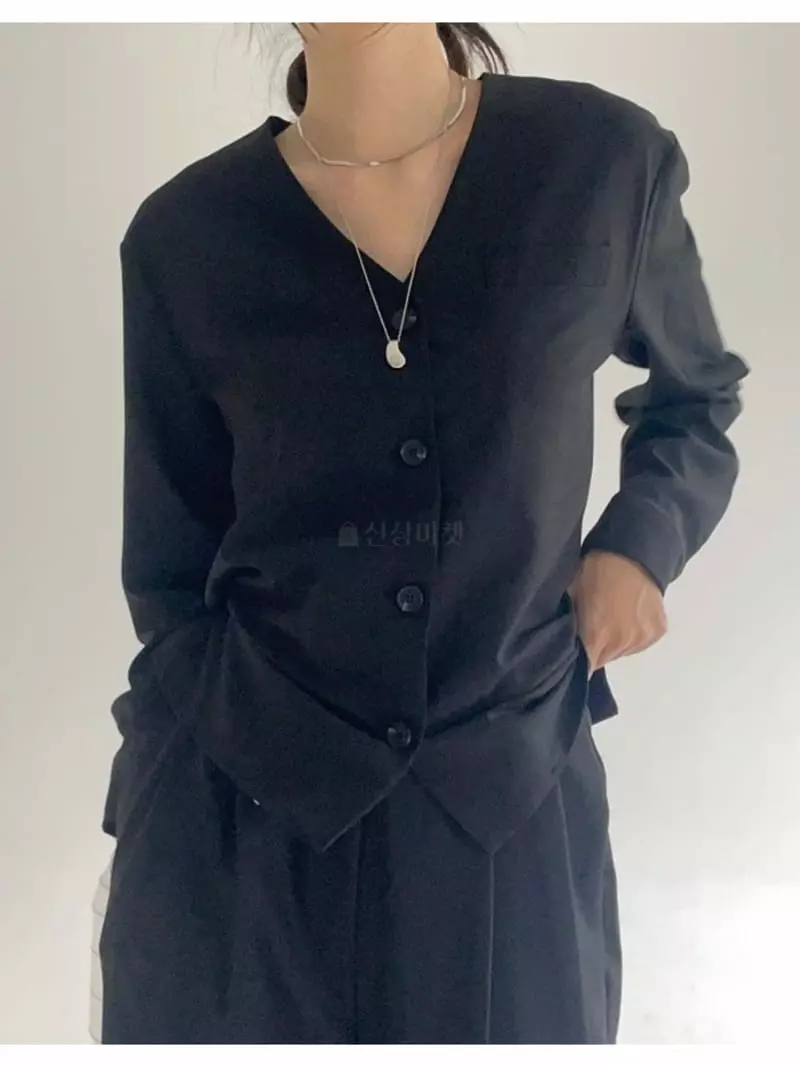 Howl - Korean Women Fashion - #momslook - Moa V-neck Blouse - 2