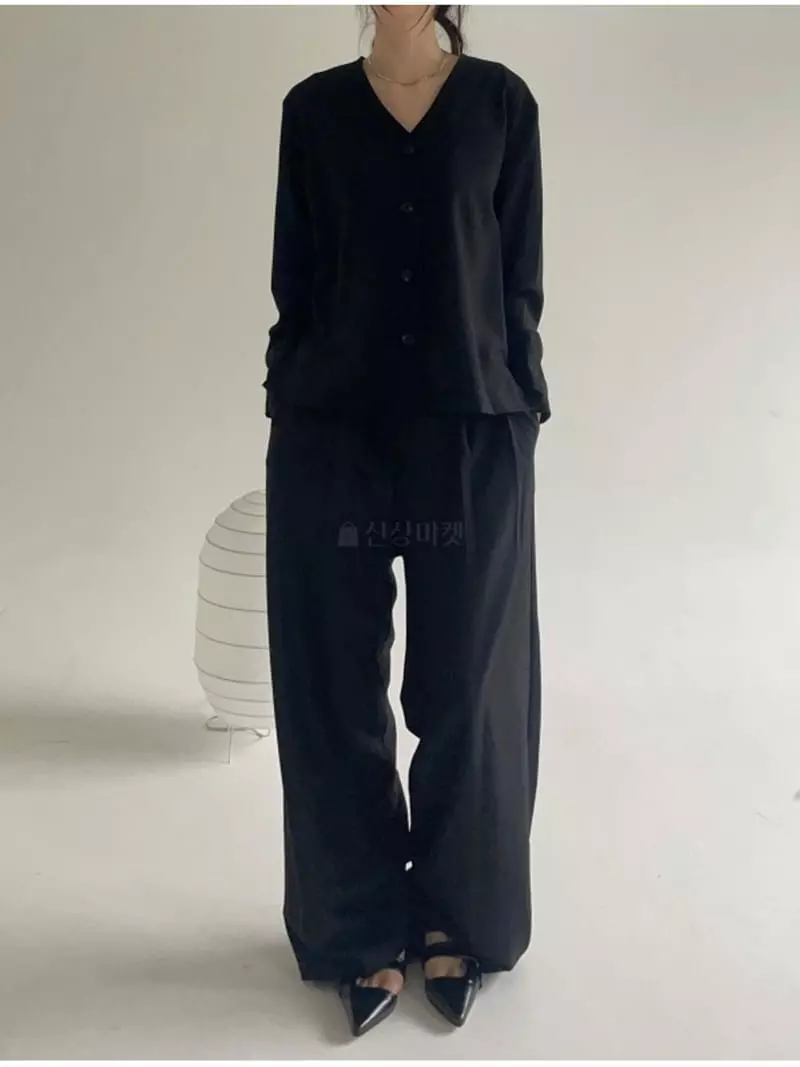 Howl - Korean Women Fashion - #momslook - Moa V-neck Blouse - 4