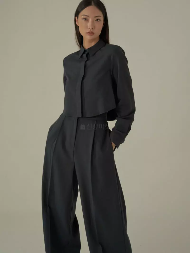Howl - Korean Women Fashion - #restrostyle - Mona Crop Blouse - 7
