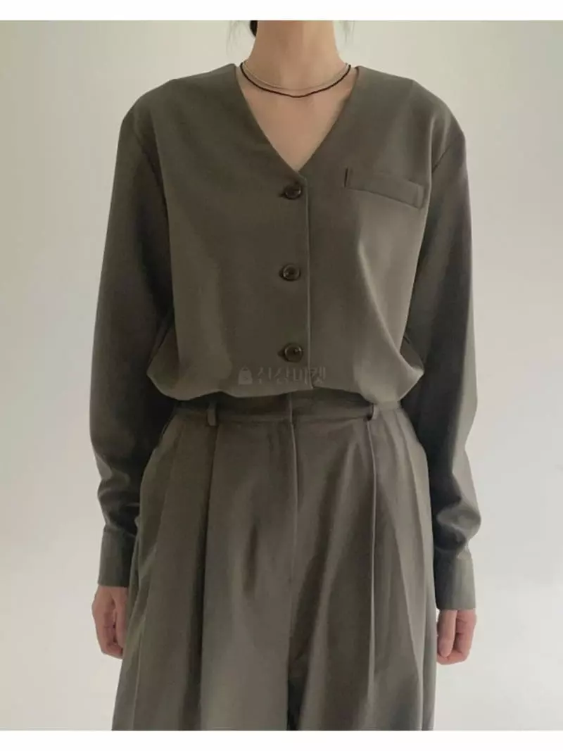 Howl - Korean Women Fashion - #womensfashion - Moa V-neck Blouse