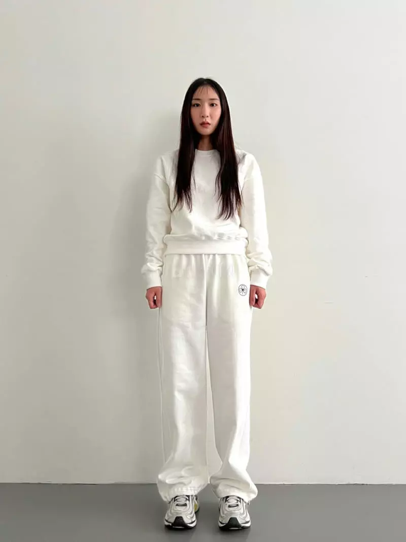 Inni - Korean Women Fashion - #momslook - Clover Embroidery Pants - 3