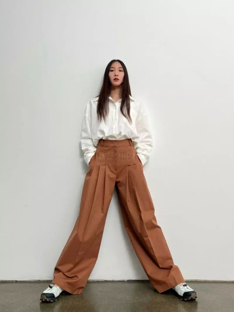 Inni - Korean Women Fashion - #momslook - Off Pintuck Pants - 3
