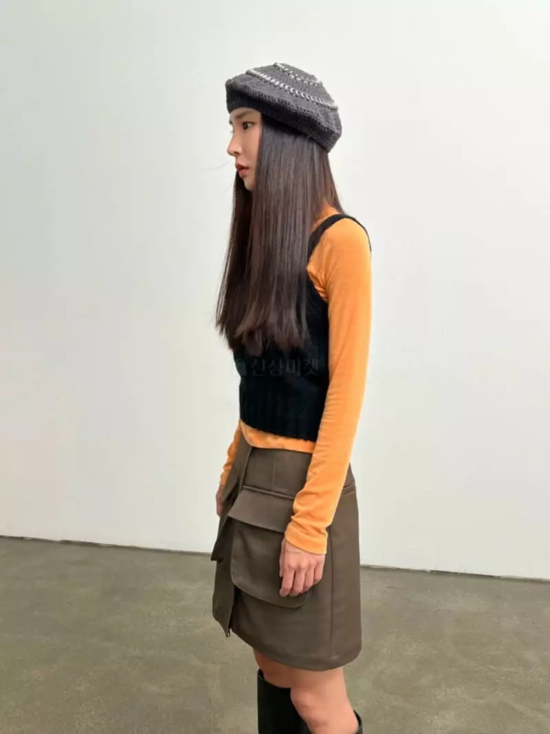 Inni - Korean Women Fashion - #momslook - D Turtleneck Tee - 2