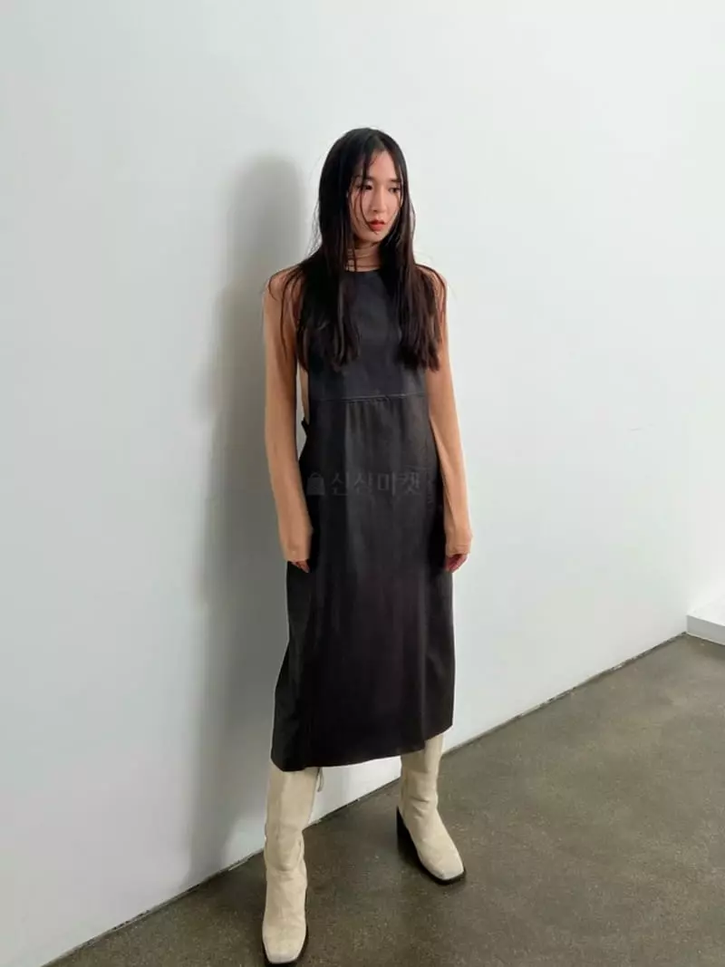 Inni - Korean Women Fashion - #momslook - D Turtleneck Tee - 5