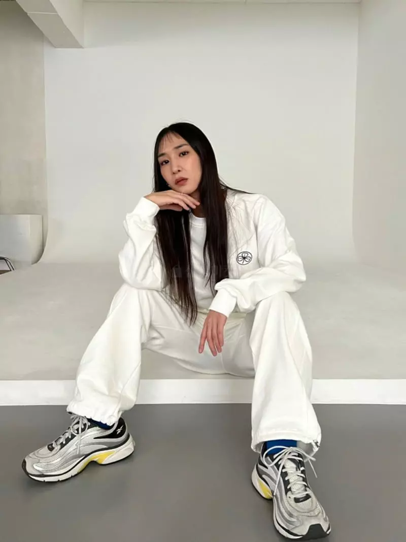 Inni - Korean Women Fashion - #thelittlethings - Clover Embrodiery Sweatshirt - 8