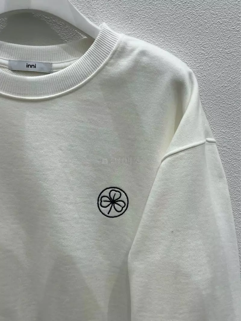 Inni - Korean Women Fashion - #vintageinspired - Clover Embrodiery Sweatshirt