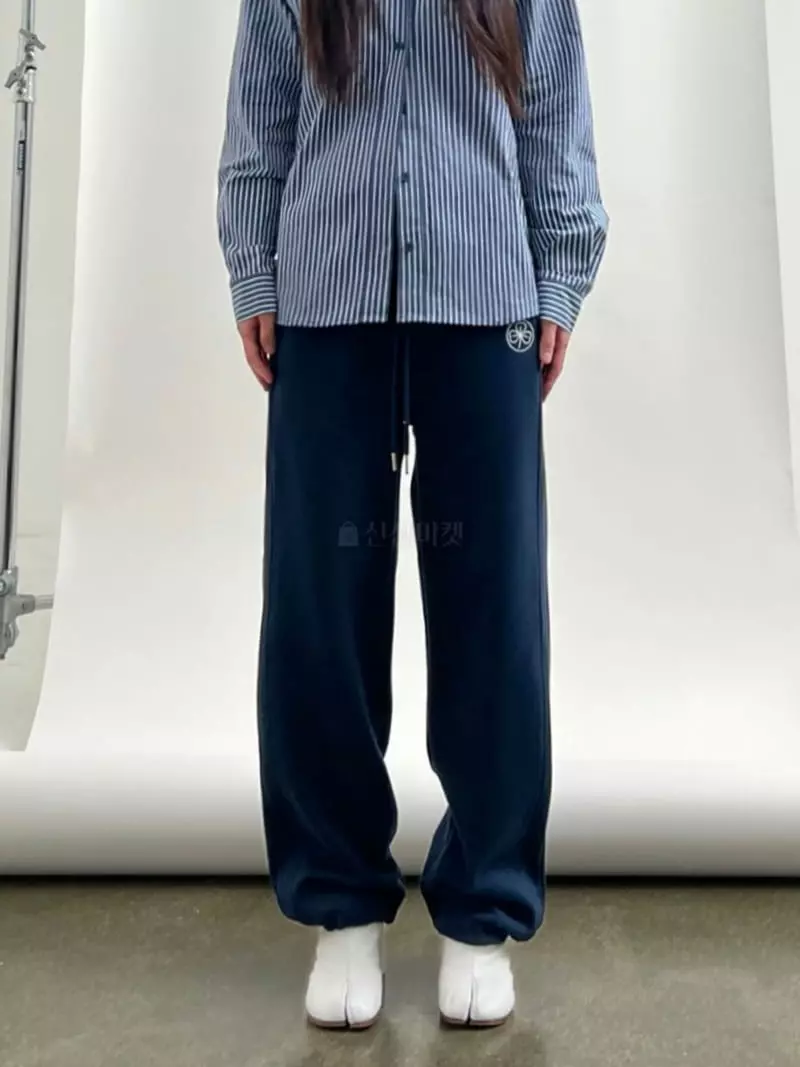 Inni - Korean Women Fashion - #momslook - Clover Embroidery Pants - 4