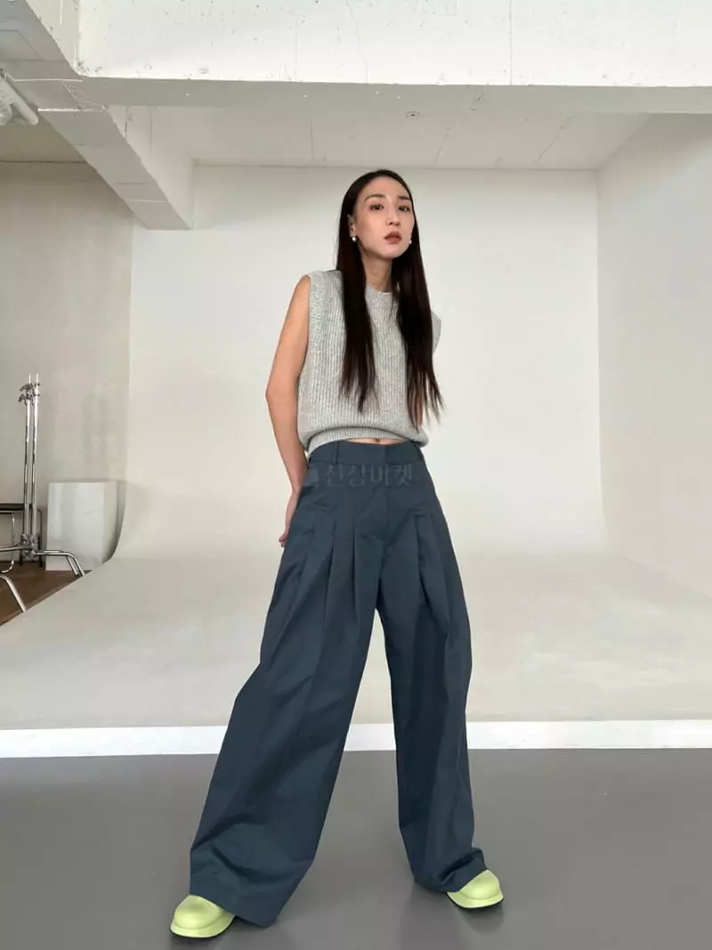 Inni - Korean Women Fashion - #womensfashion - Off Pintuck Pants - 2