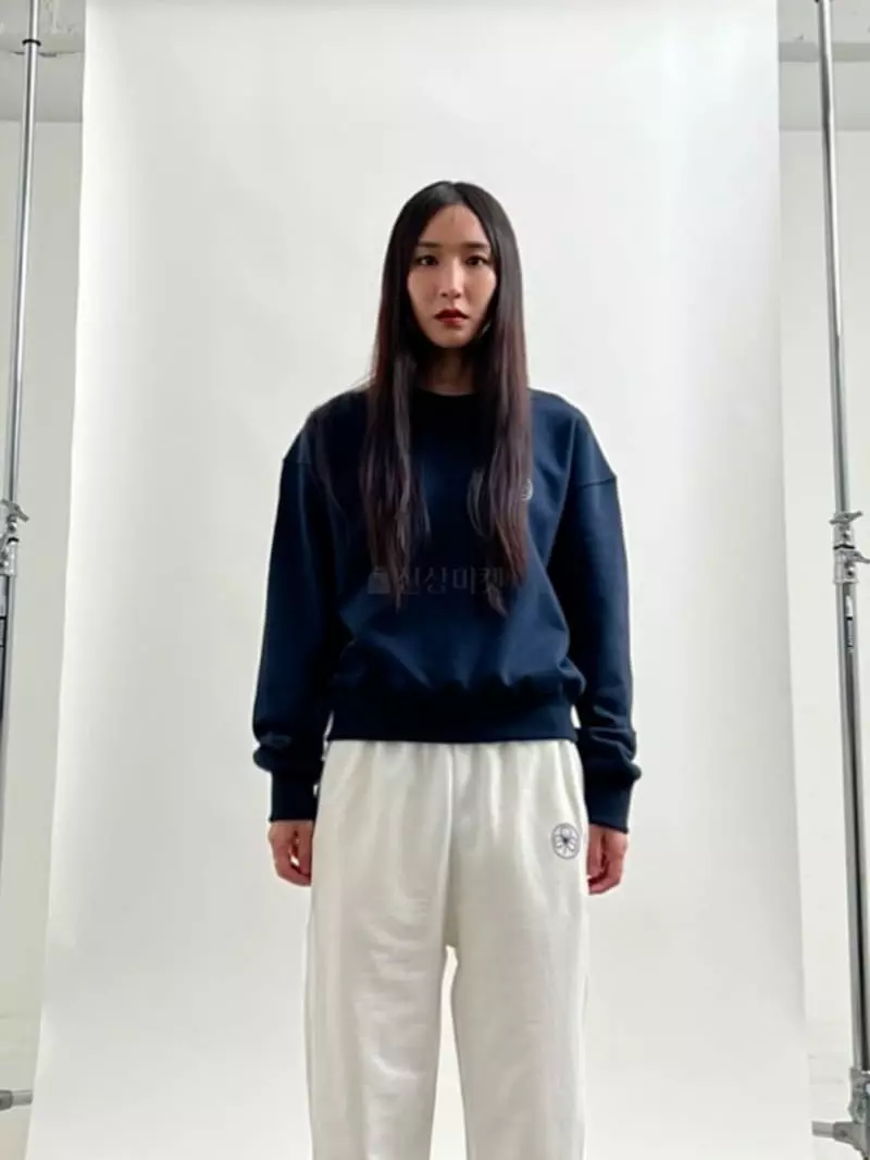 Inni - Korean Women Fashion - #womensfashion - Clover Embrodiery Sweatshirt - 10