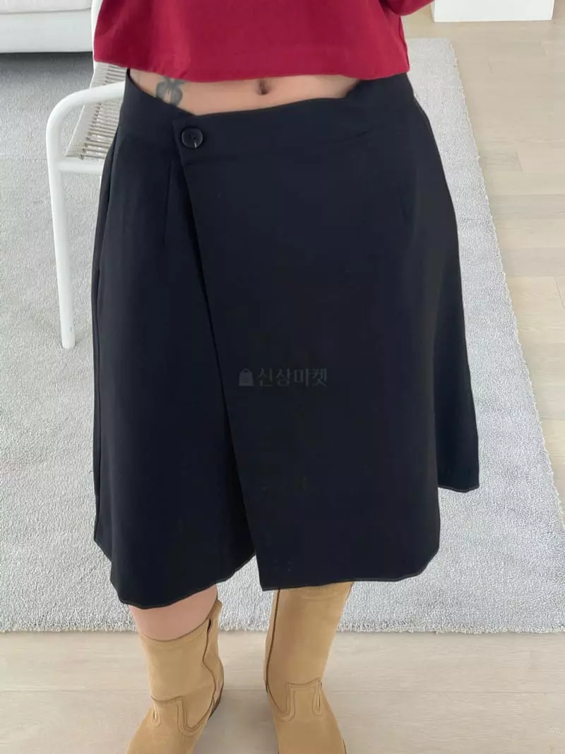 Kare - Korean Women Fashion - #momslook - Wrap Shorts - 11