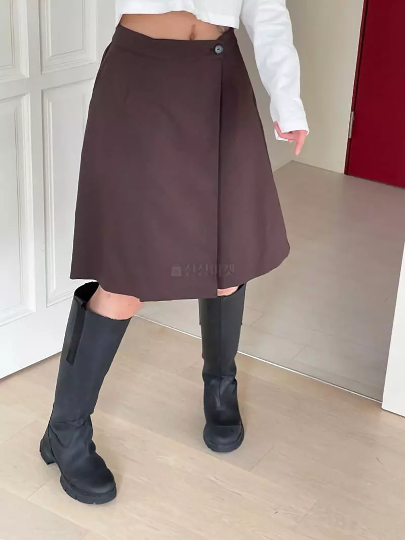 Kare - Korean Women Fashion - #momslook - Wrap Shorts - 5