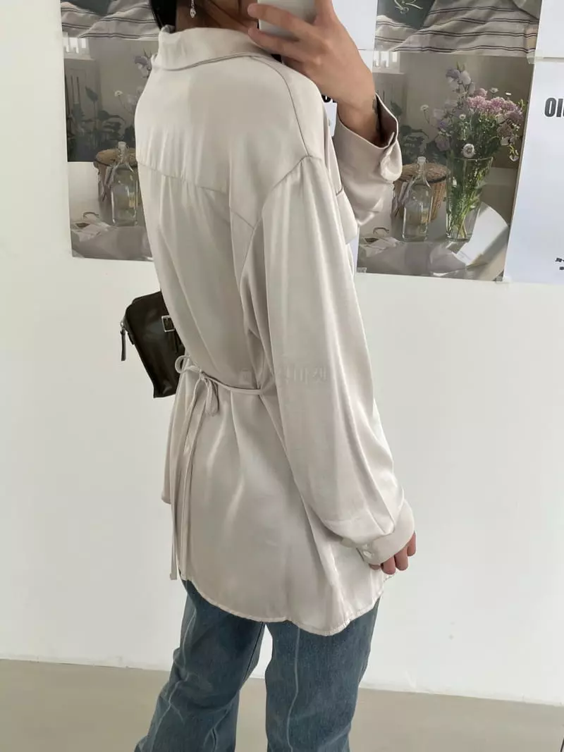 Kare - Korean Women Fashion - #womensfashion - Glossy Blouse