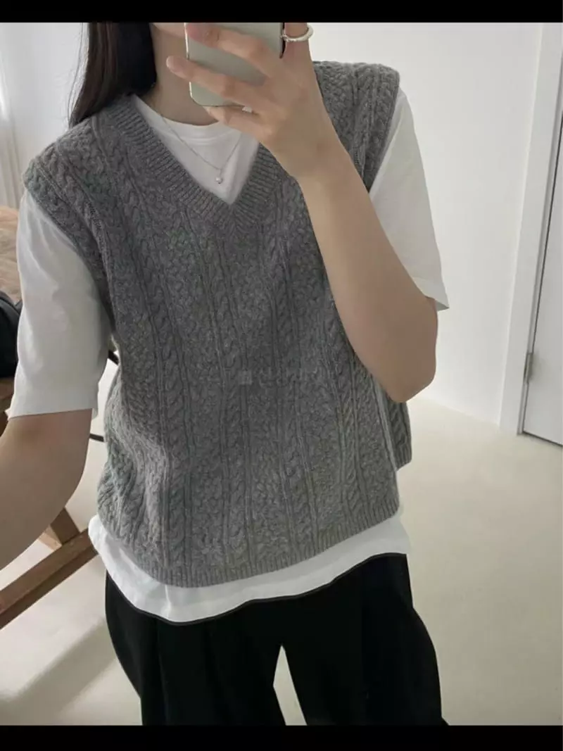 Lamagie Pie - Korean Women Fashion - #restrostyle - Hazel Vest Knit - 5