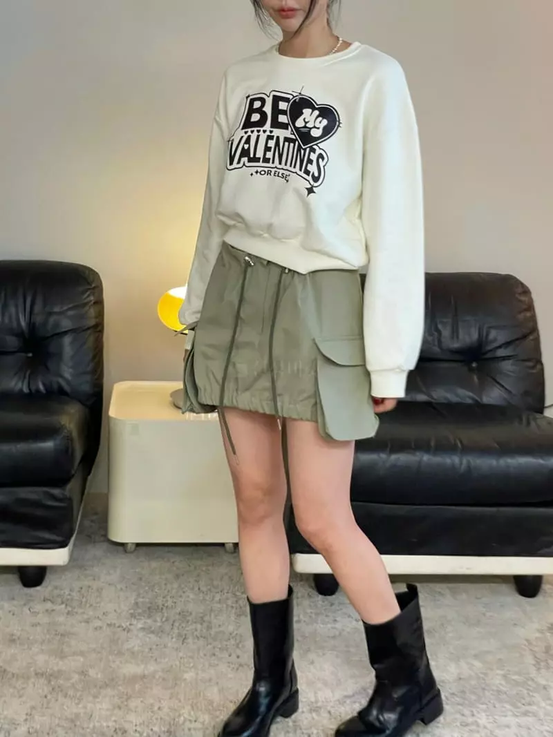 Lamp - Korean Women Fashion - #restrostyle - Baltain Sweatshirt