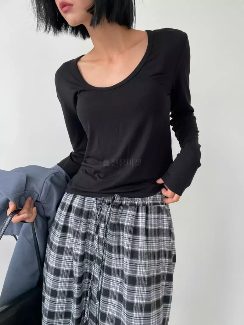 Level - Korean Women Fashion - #momslook - Curve Sticky Tee - 5
