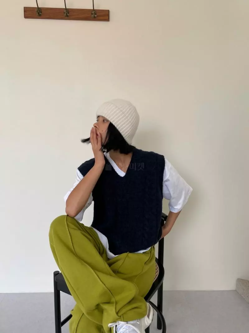 Level - Korean Women Fashion - #romanticstyle - Mue Knit Vest - 7