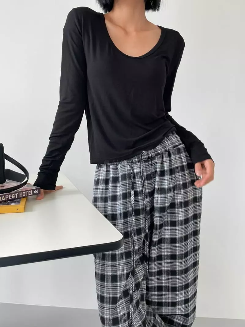 Level - Korean Women Fashion - #womensfashion - Curve Sticky Tee - 6