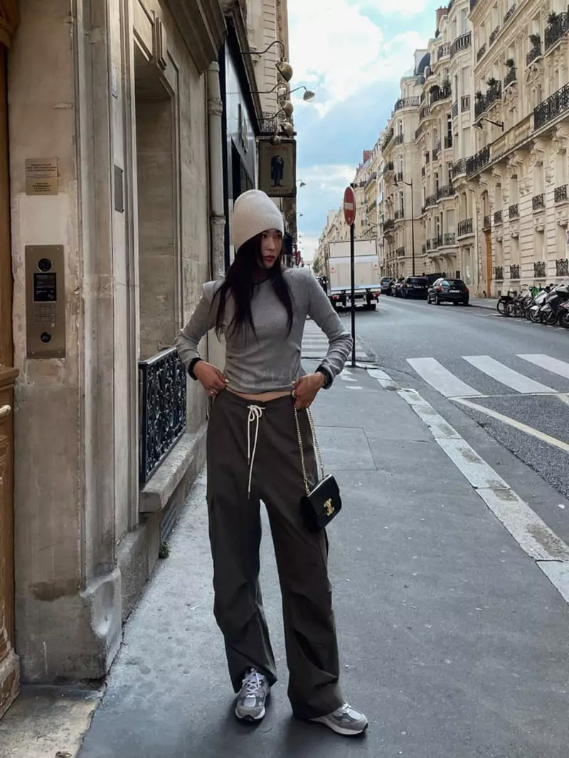Liveaid - Korean Women Fashion - #romanticstyle - Lip Pocket Pants - 2