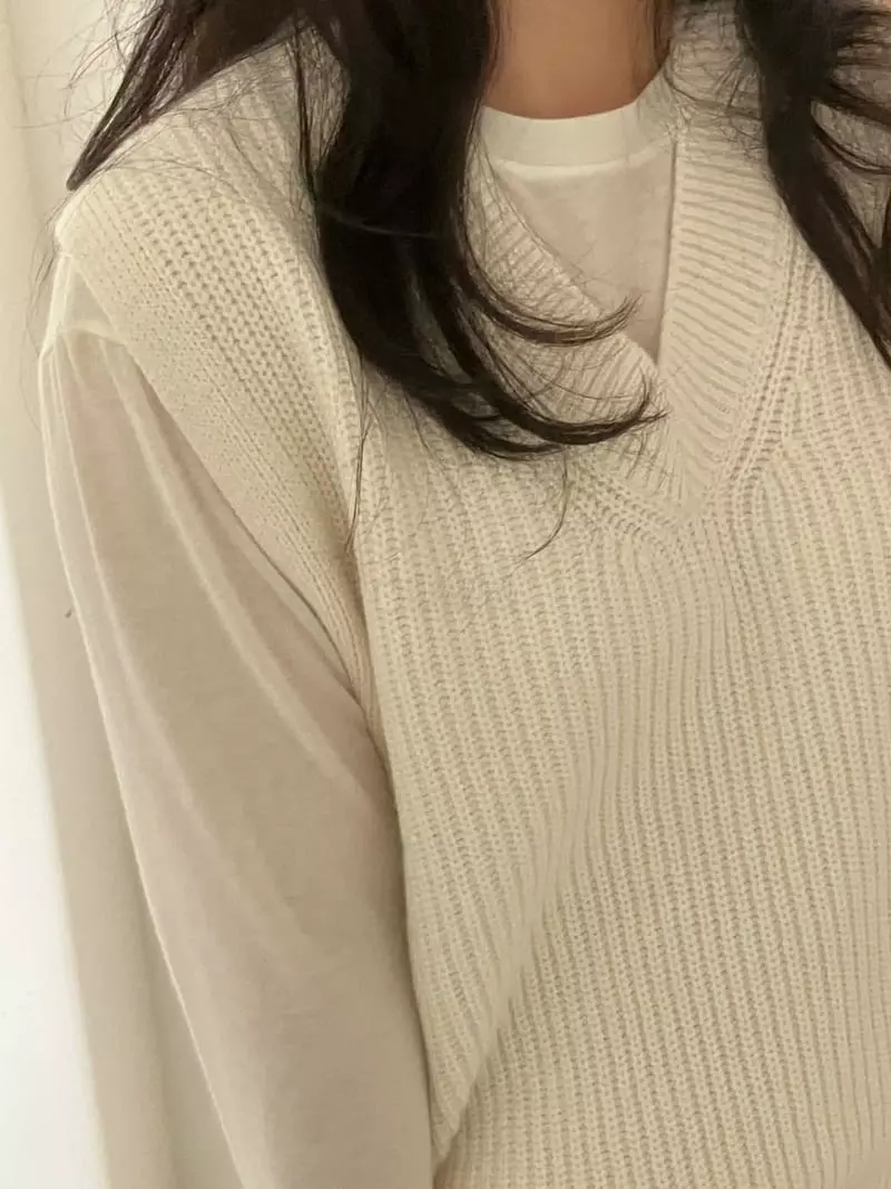 Loringrei - Korean Women Fashion - #womensfashion - Hazzi V Neck Knit Tee - 2