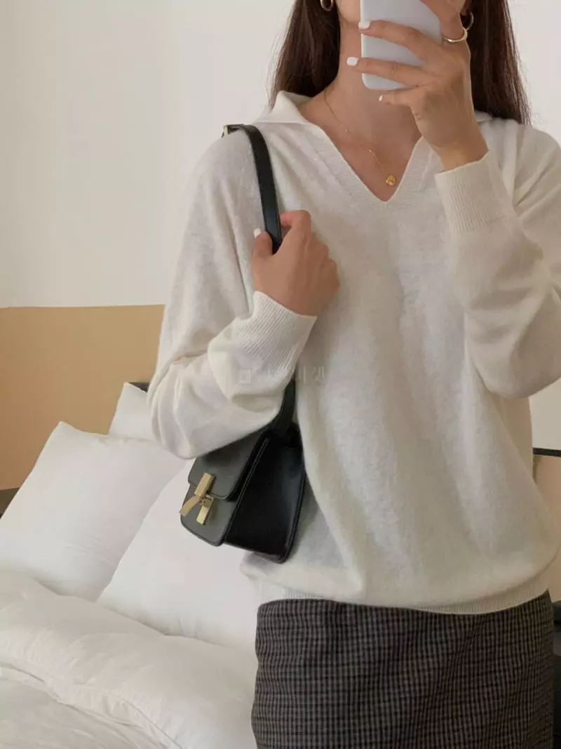 Loringrei - Korean Women Fashion - #womensfashion - Whole Gami V Neck Tee