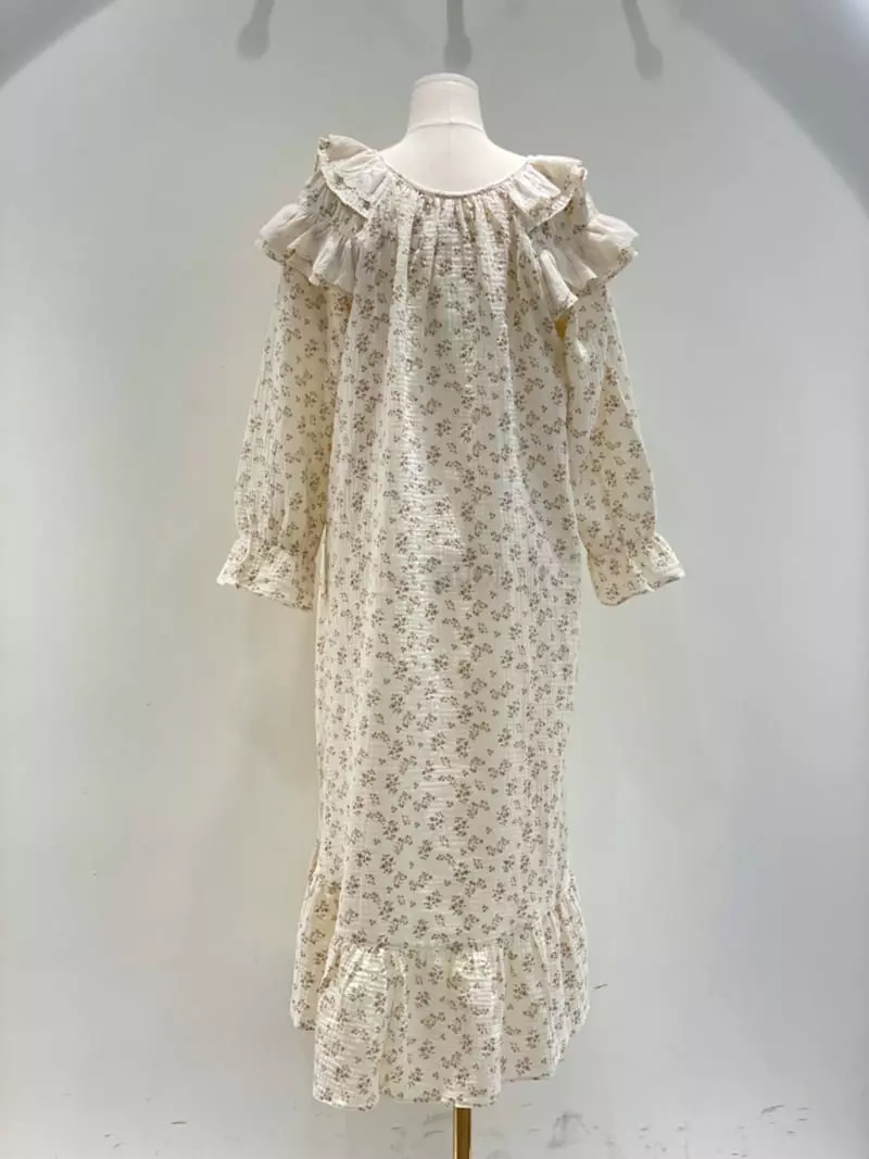 Lunaluz - Korean Women Fashion - #restrostyle - Sono Flower Sleeves One-piece - 2