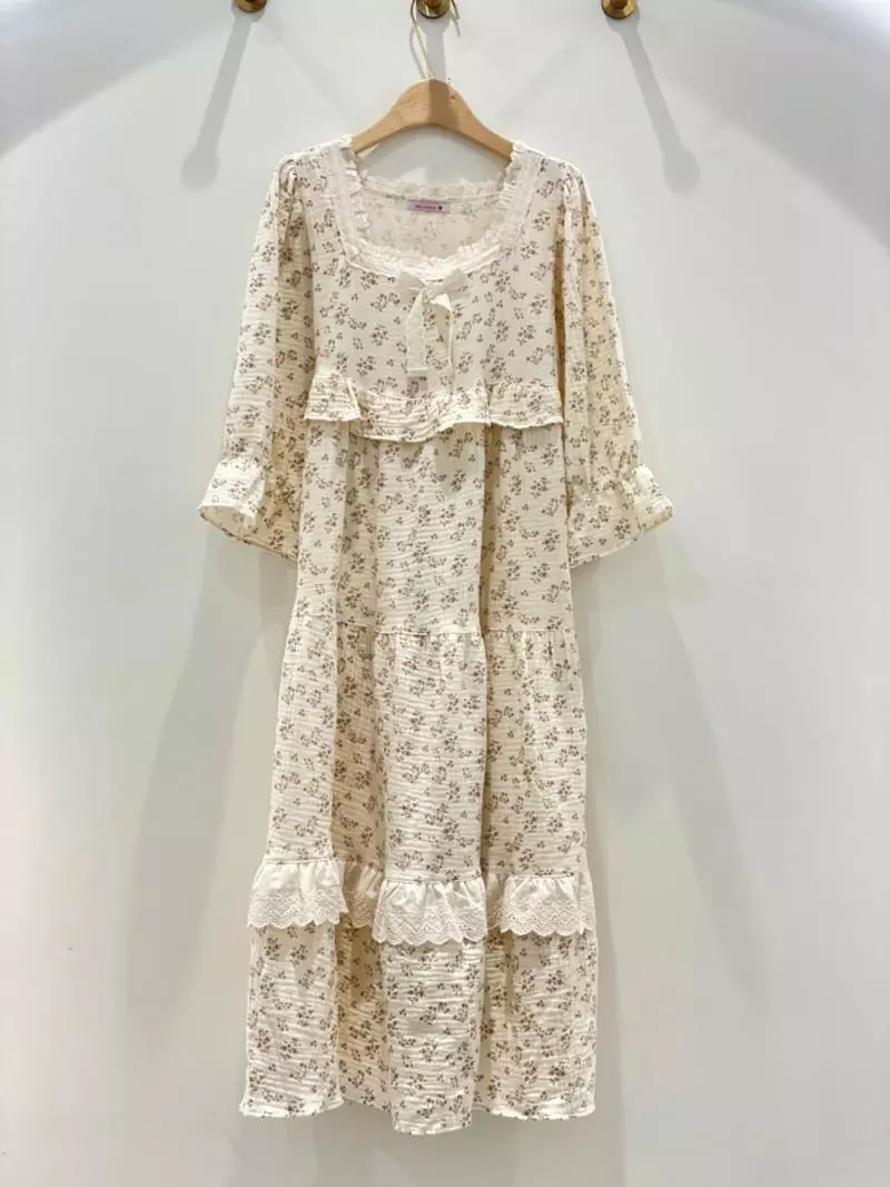 Lunaluz - Korean Women Fashion - #romanticstyle - Sono Flower Round One-piece