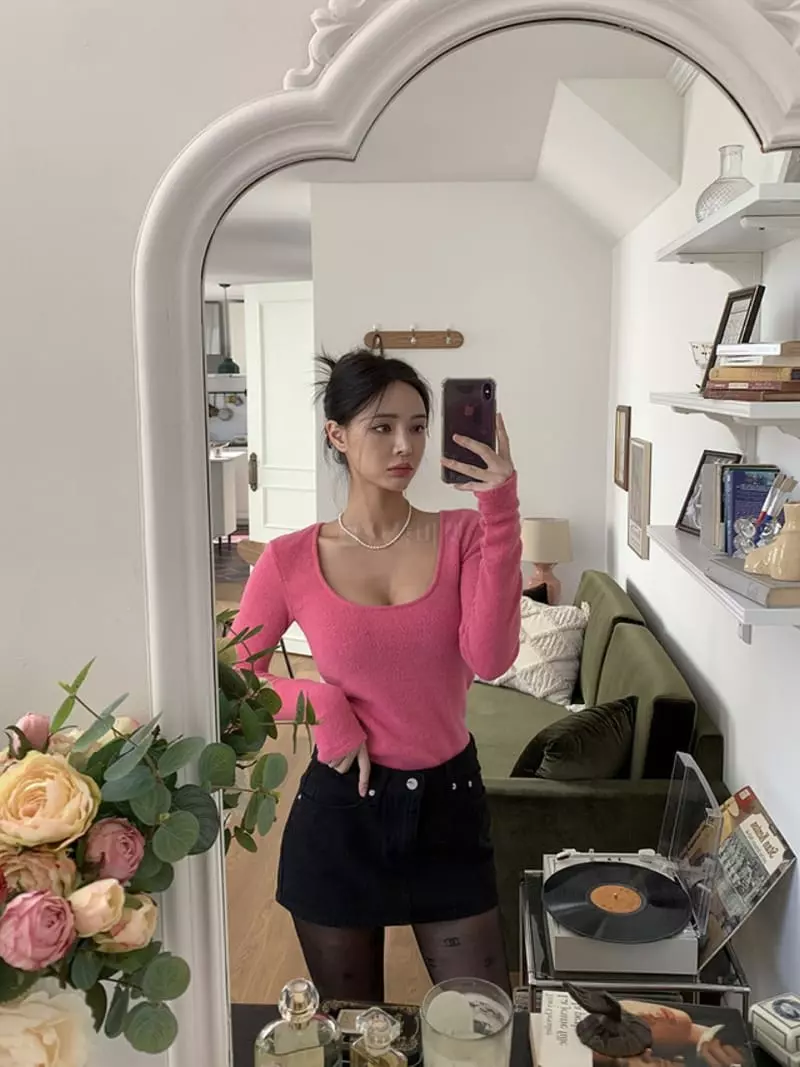 Marron - Korean Women Fashion - #momslook - Aurora U Neck Tee - 2