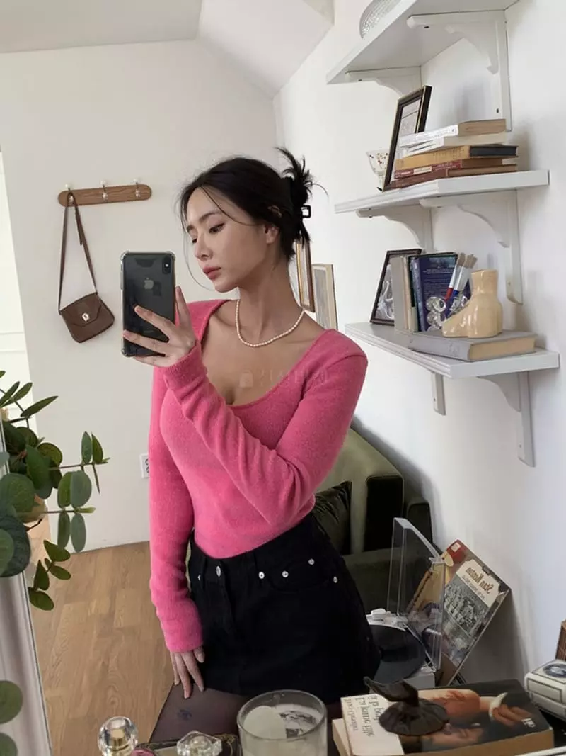 Marron - Korean Women Fashion - #momslook - Aurora U Neck Tee - 3