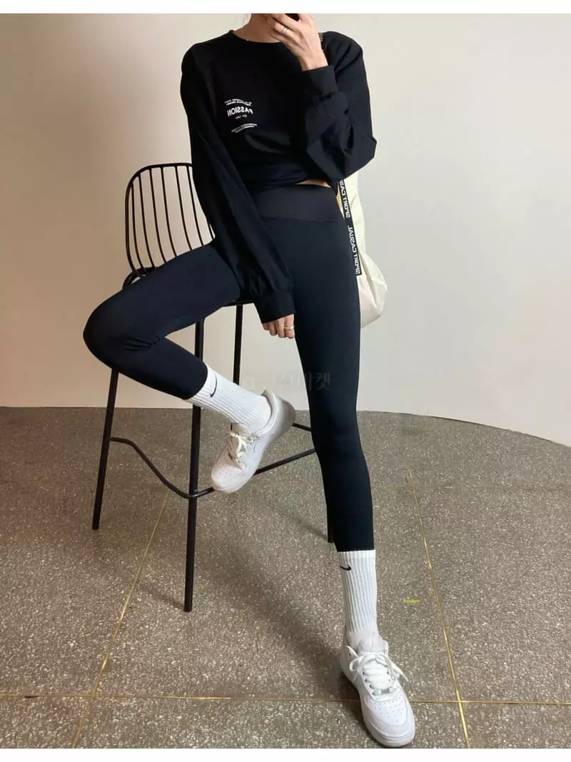 Marron - Korean Women Fashion - #thatsdarling - Band Leggings