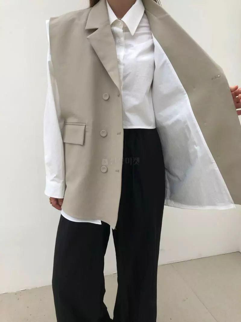 Matilda - Korean Women Fashion - #thelittlethings - Layered Vest - 2