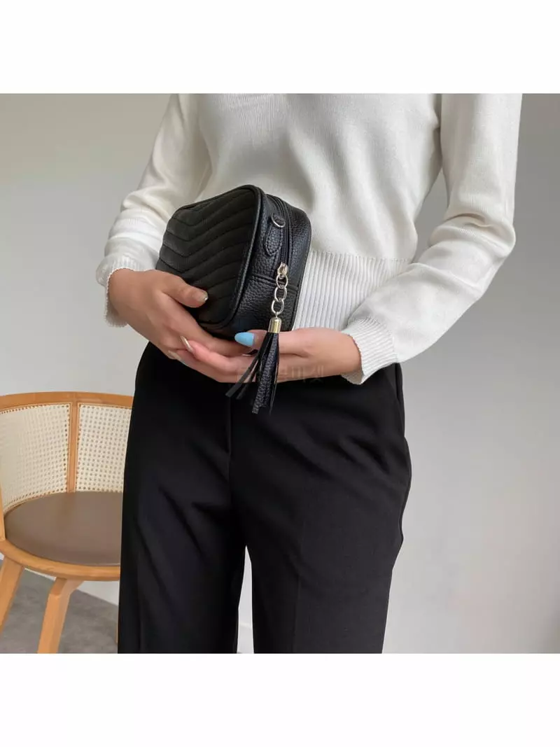Megoshop - Korean Women Fashion - #thatsdarling - V Sqaure Quilting Bag - 12