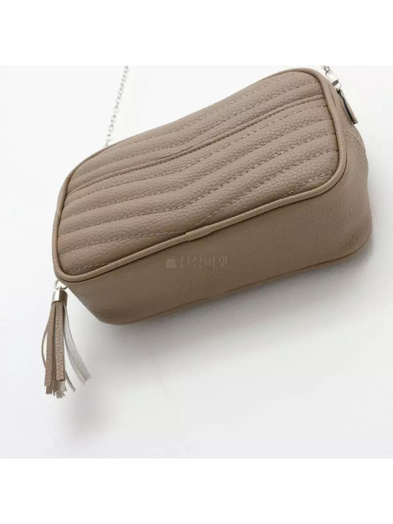 Megoshop - Korean Women Fashion - #womensfashion - V Sqaure Quilting Bag - 5