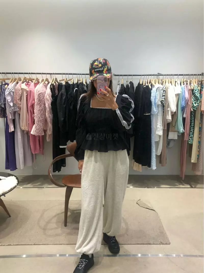 Melted - Korean Women Fashion - #womensfashion - Lace Berry Blouse - 2