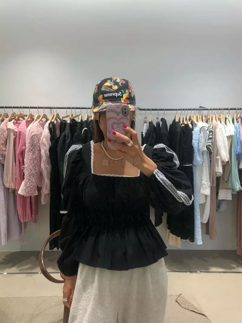 Melted - Korean Women Fashion - #momslook - Lace Berry Blouse - 4