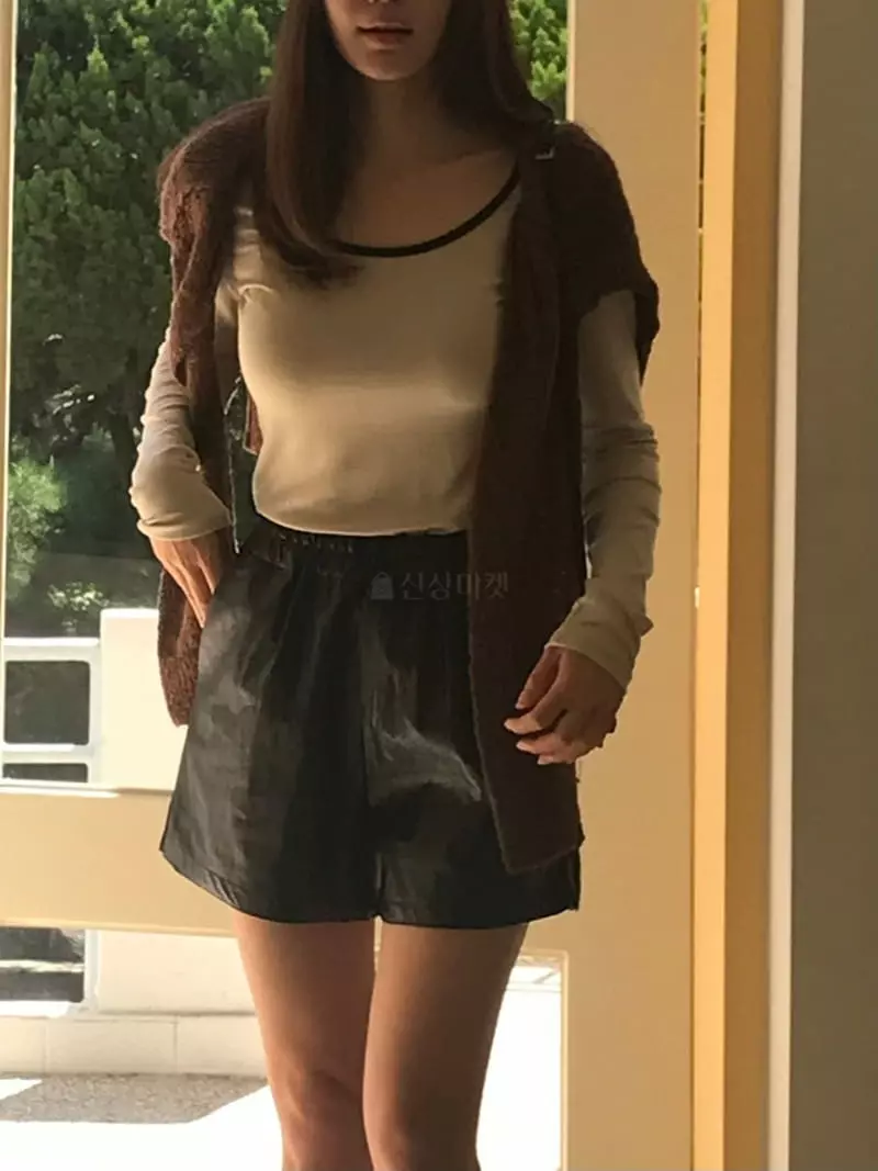 Moheli - Korean Women Fashion - #momslook - Color U Neck Tee