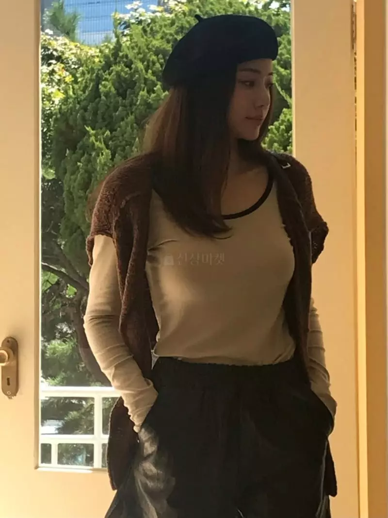 Moheli - Korean Women Fashion - #restrostyle - Color U Neck Tee - 8