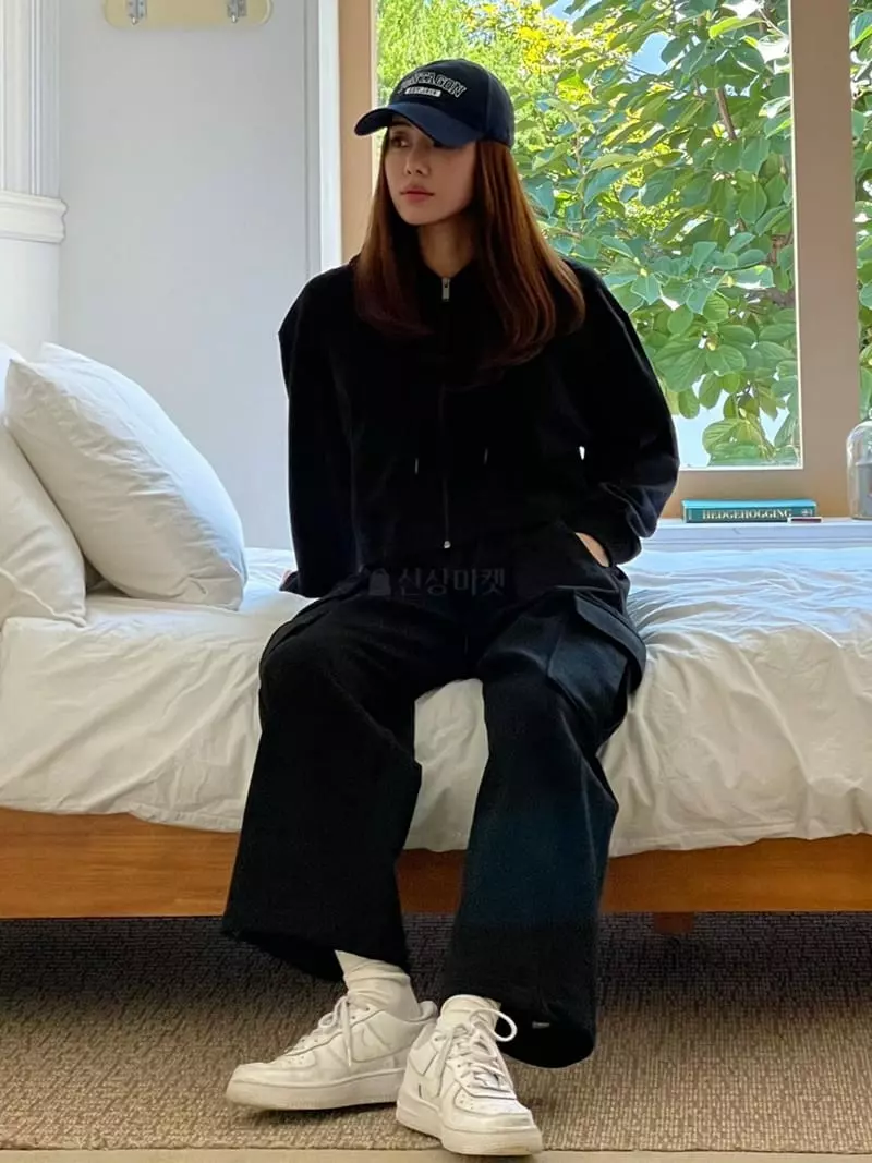 Moheli - Korean Women Fashion - #romanticstyle - Mark Hoody Zip-up