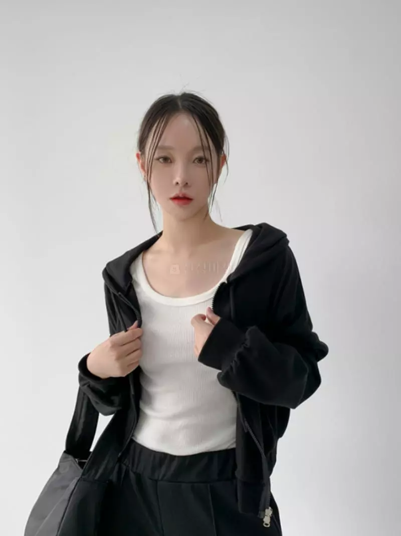 Moment - Korean Women Fashion - #womensfashion - Gram U Neck Tee
