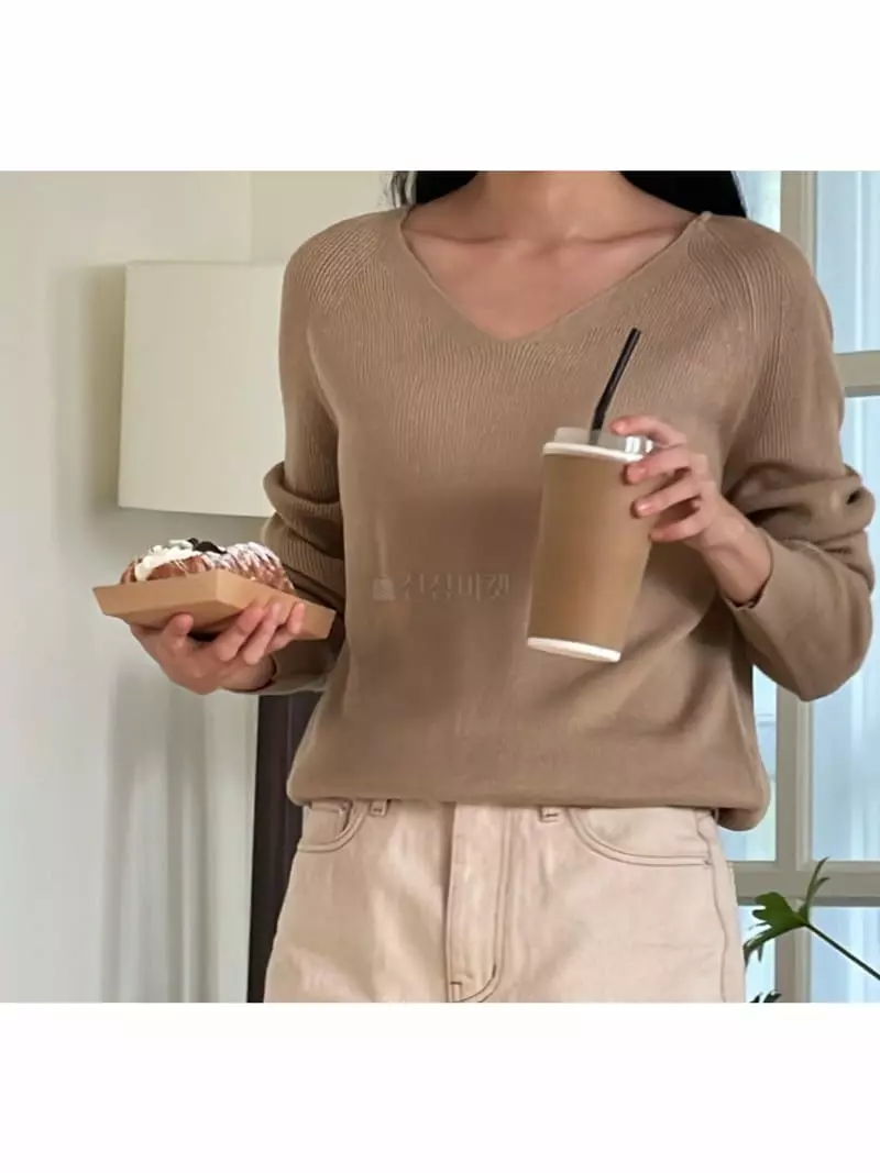 Nan - Korean Women Fashion - #momslook - Niju V Neck Knit Tee - 9