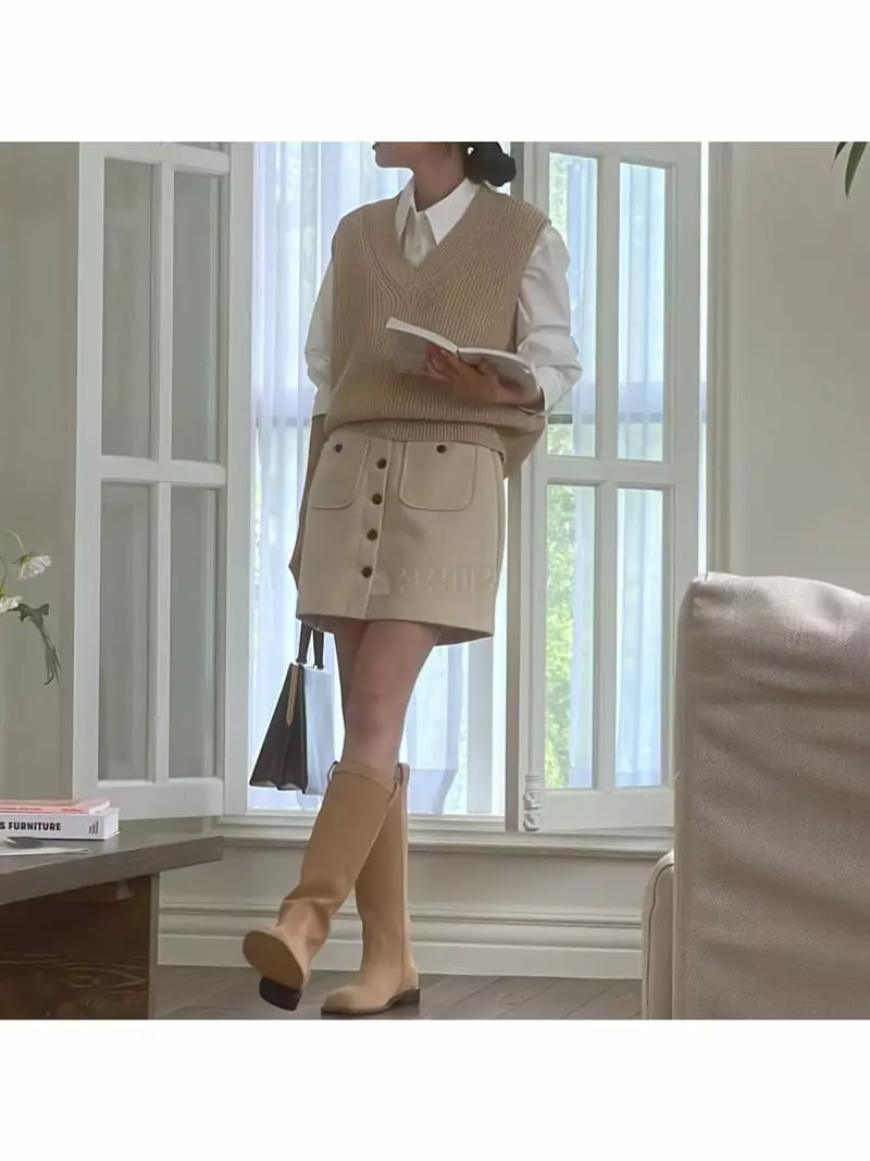 Nan - Korean Women Fashion - #womensfashion - V Vest - 6