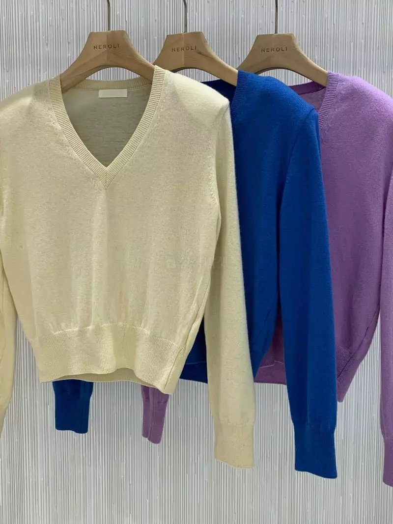 Neroli36 - Korean Women Fashion - #momslook - Pad V Knit Tee - 7