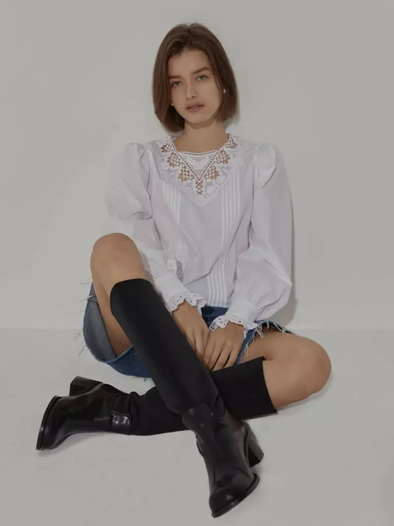 Neroli36 - Korean Women Fashion - #restrostyle - Lace Pintuck Blouse - 2