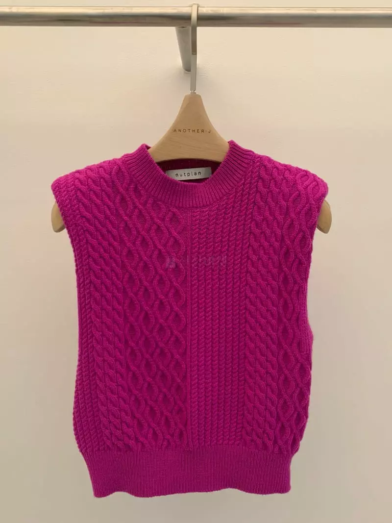 Nutplan - Korean Women Fashion - #restrostyle - Cable Vest