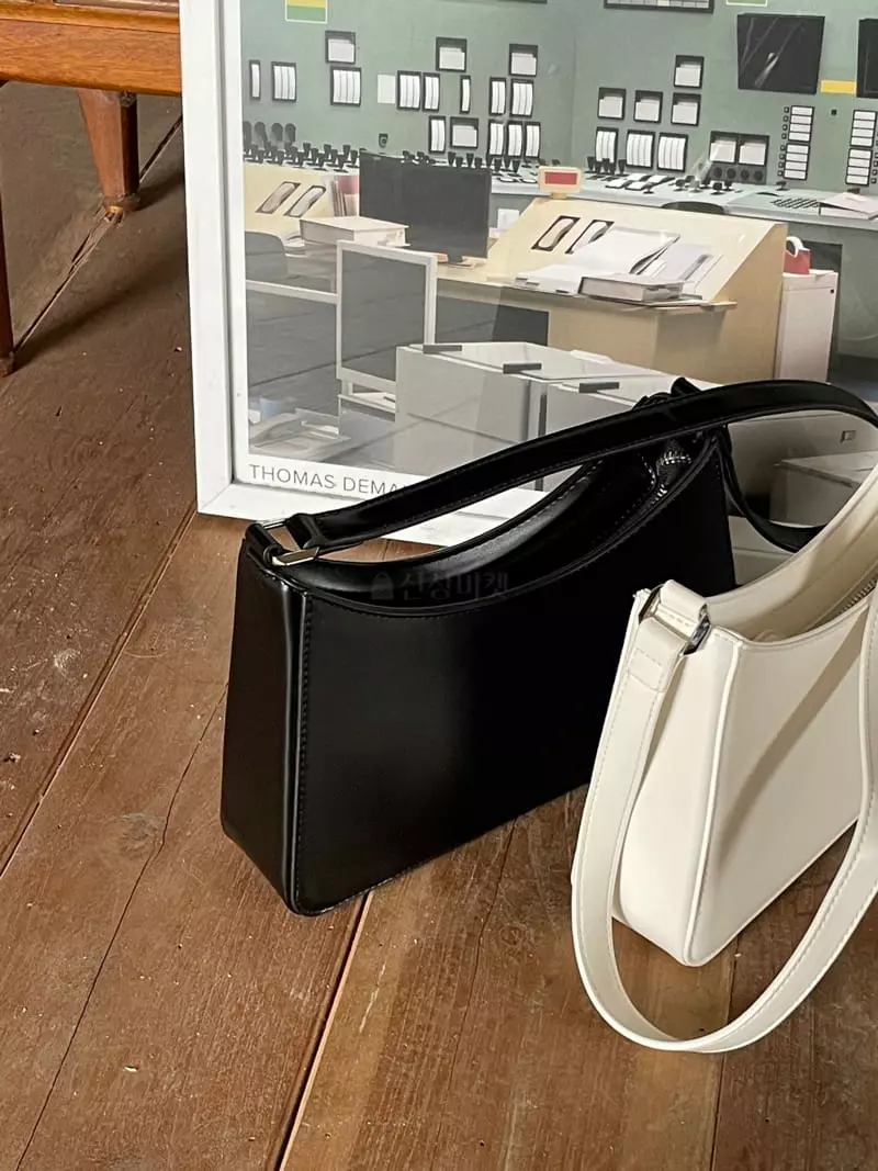 Nyunyu Wear - Korean Women Fashion - #momslook - Lang V Bag